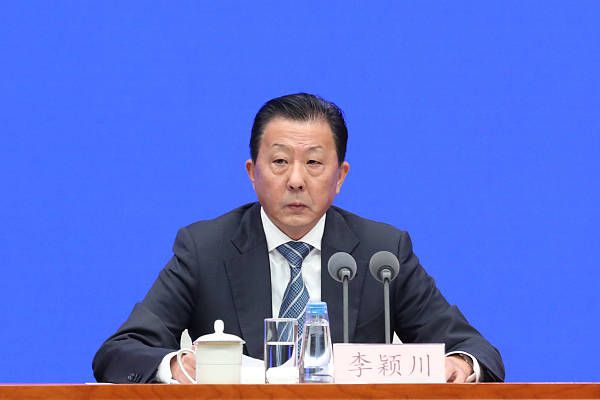 扒开腿灌牛奶调教动态图日本